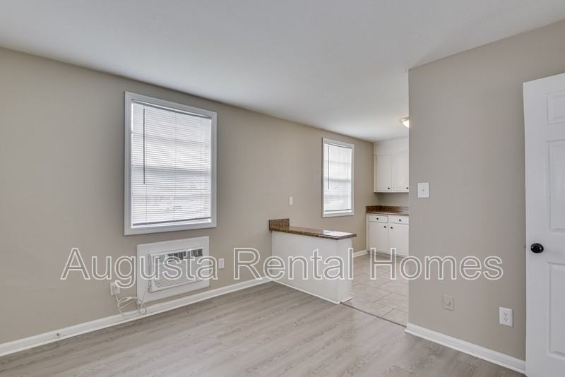 323A Verdery Dr - Photo 5 of 17