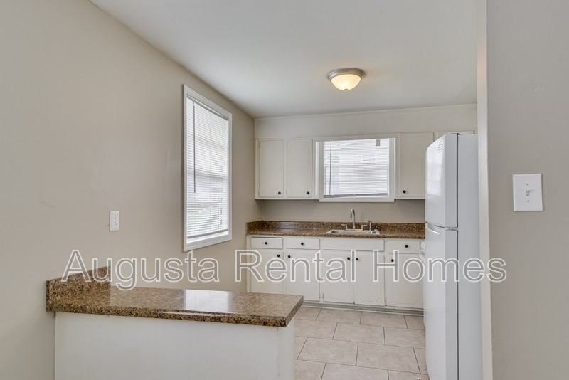 323A Verdery Dr - Photo 6 of 17