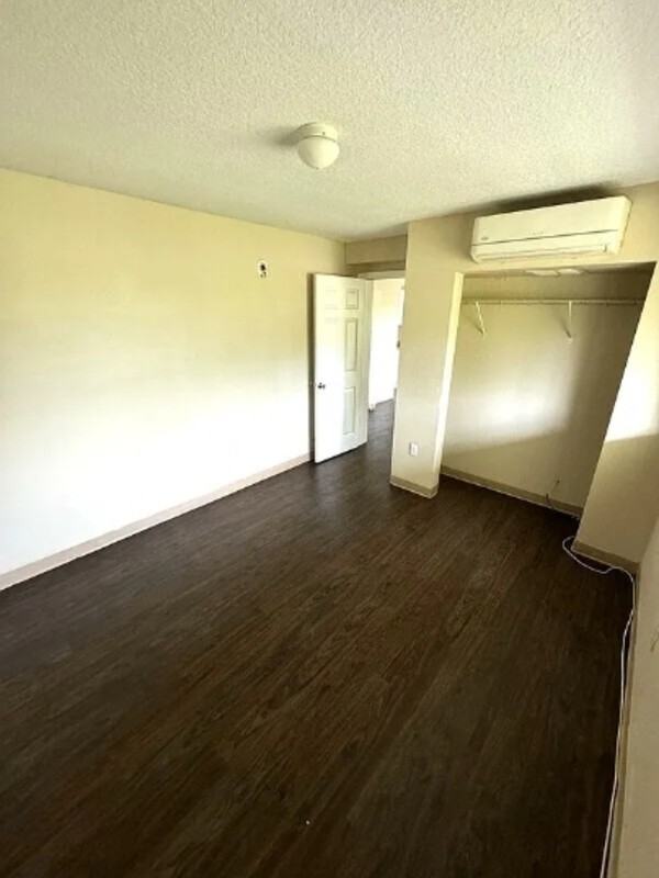 3001 C R Smith St #16 - Photo 4 of 8