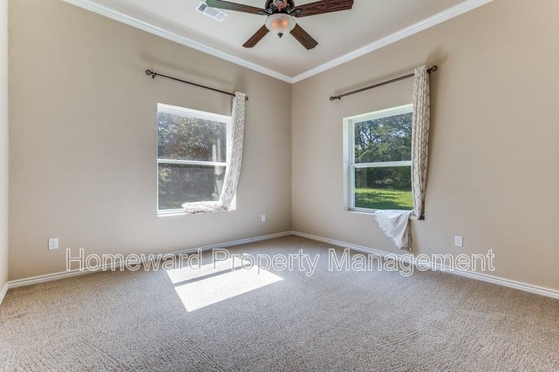 226 Country Ln - Photo 3 of 9