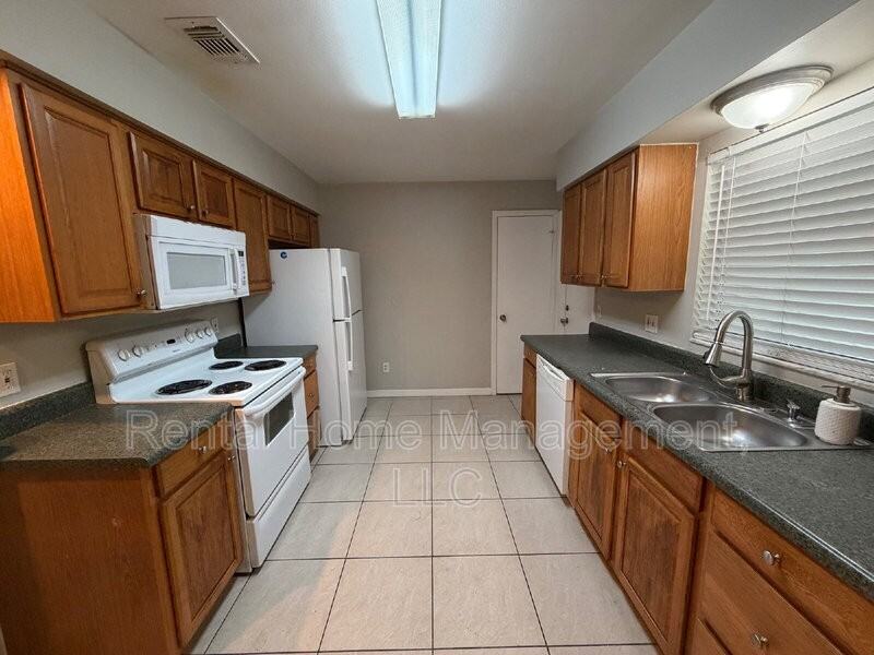 726 Cheetah Trl - Photo 2 of 10