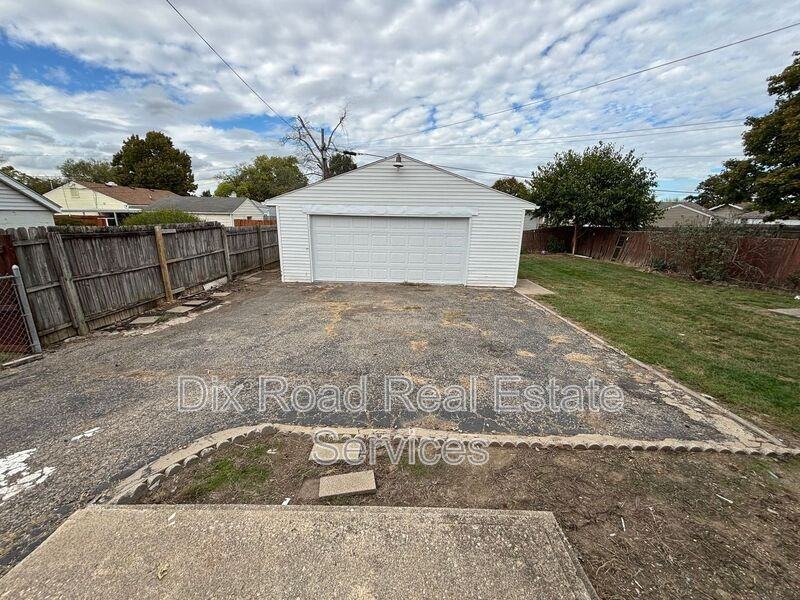 810 N University Blvd - Photo 3 of 21