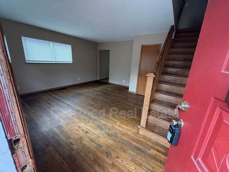810 N University Blvd - Photo 4 of 21