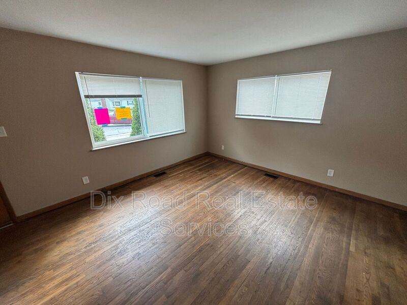 810 N University Blvd - Photo 6 of 21