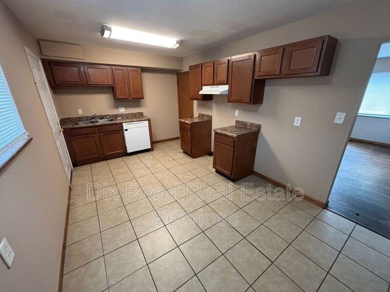 810 N University Blvd - Photo 7 of 21