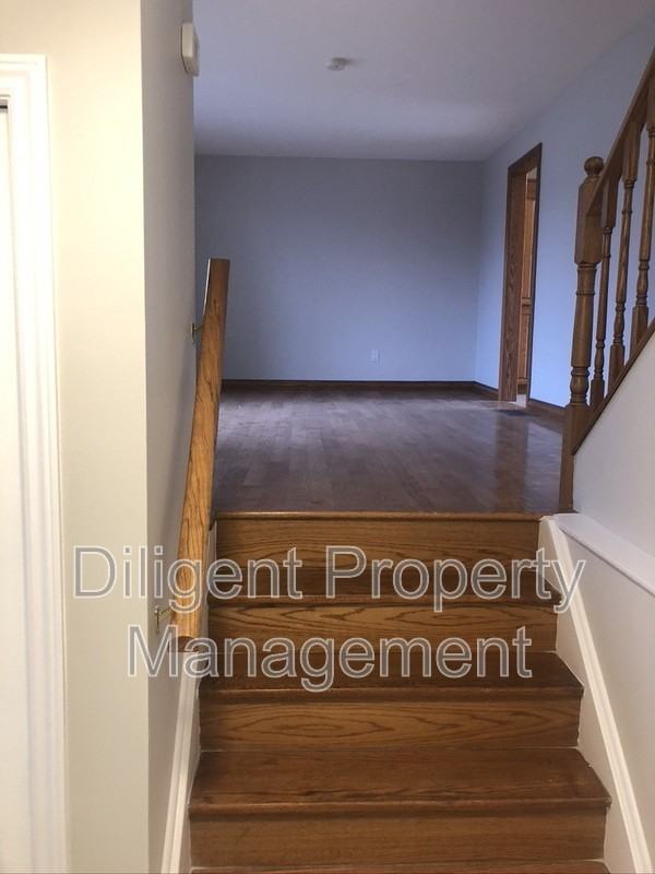 905 Central Park Blvd N - Photo 5 of 34