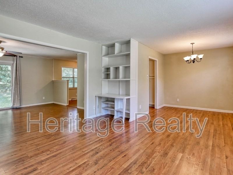 402 Harrow Rd - Photo 5 of 29