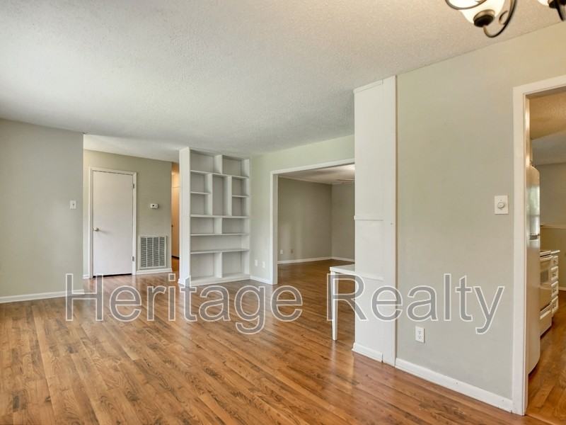402 Harrow Rd - Photo 6 of 29