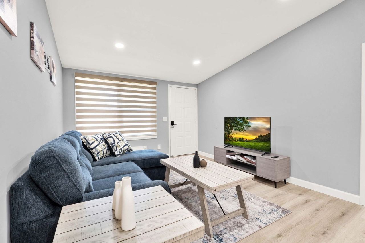 Roanoke Villas - Photo 4 of 49