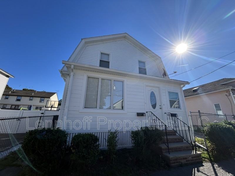 526 Concord St - Photo 2 of 23