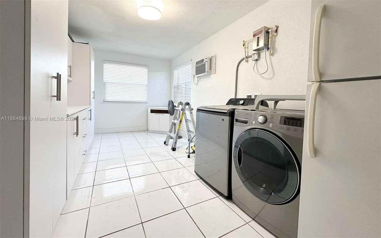 7221 Southwest 34th Street Road - Photo 3 of 15