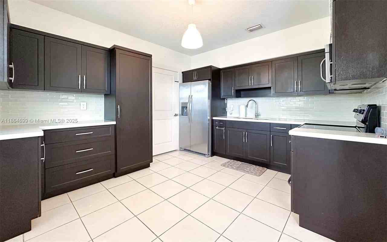 7221 Southwest 34th Street Road - Photo 4 of 15