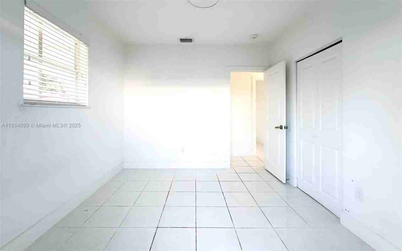 7221 Southwest 34th Street Road - Photo 7 of 15