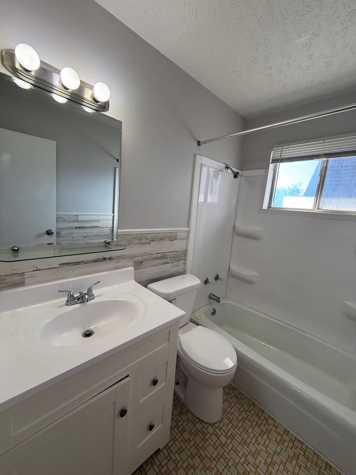 1332-1334 S 30th Ave - Photo 5 of 7