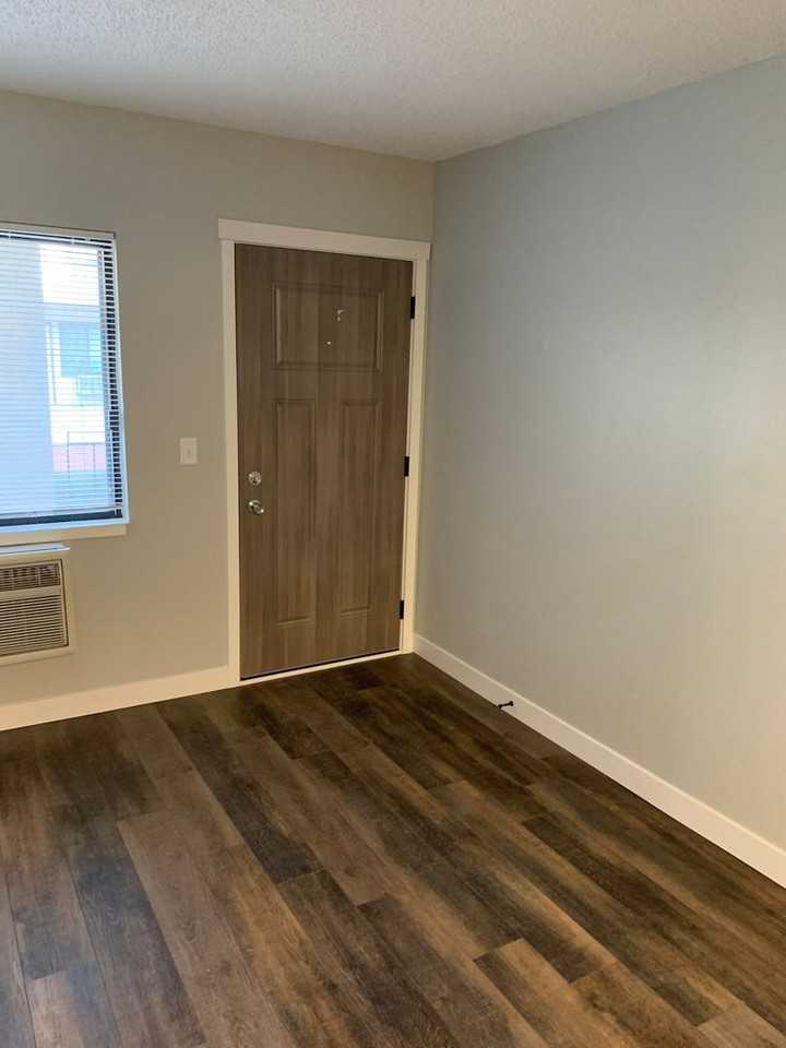 Cherry Square Apartments - Photo 6 of 11