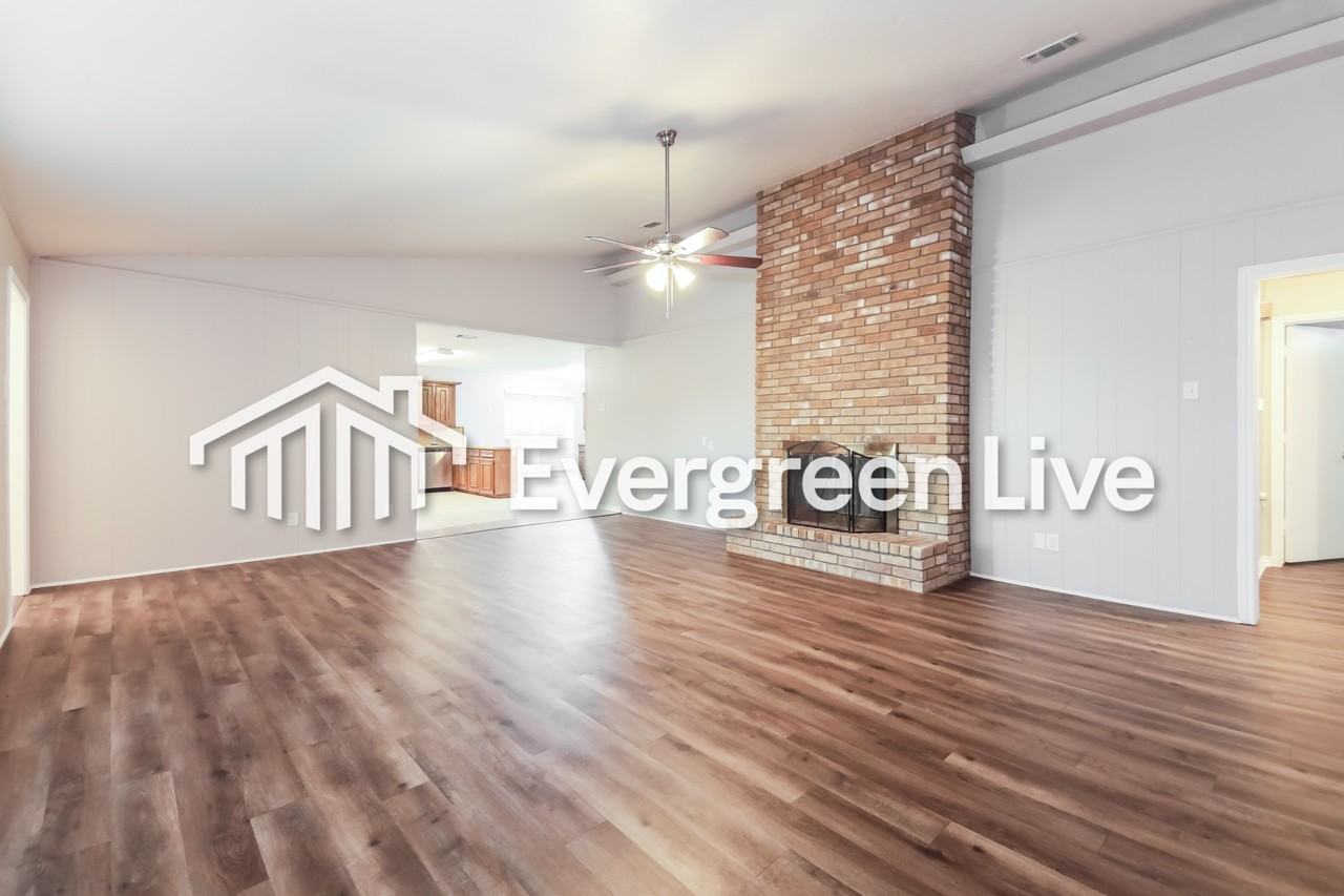 2413 Golden Willow Lane - Photo 4 of 14