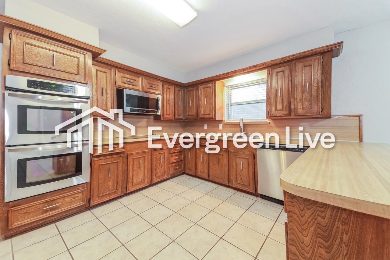 2413 Golden Willow Lane - Photo 7 of 14