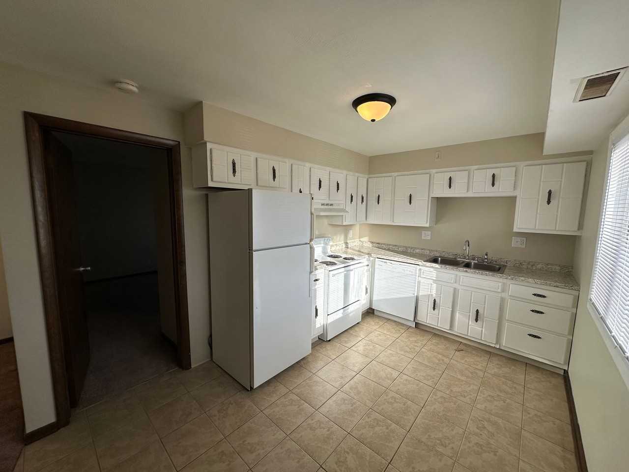 Country Club Garden Apartments - Photo 6 of 32