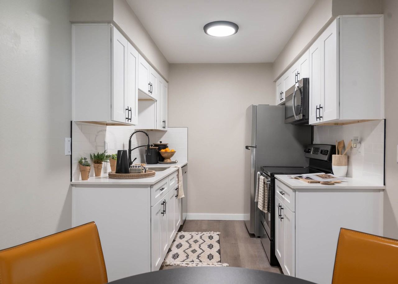 Highpoint Creek Apartments - Photo 6 of 30