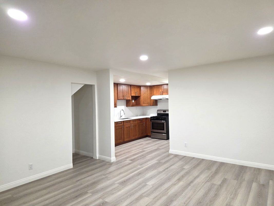 2534 Falling Leaf Ave ##B - Photo 3 of 12