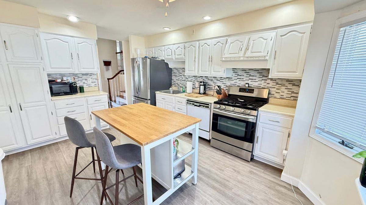 29 Edgewater Ave - Photo 3 of 12