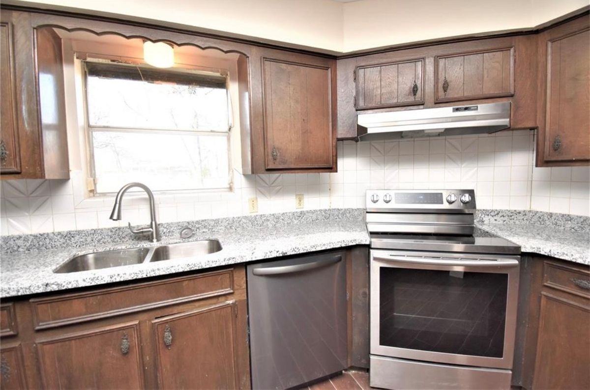 126 Rolling Wood Rd - Photo 3 of 3