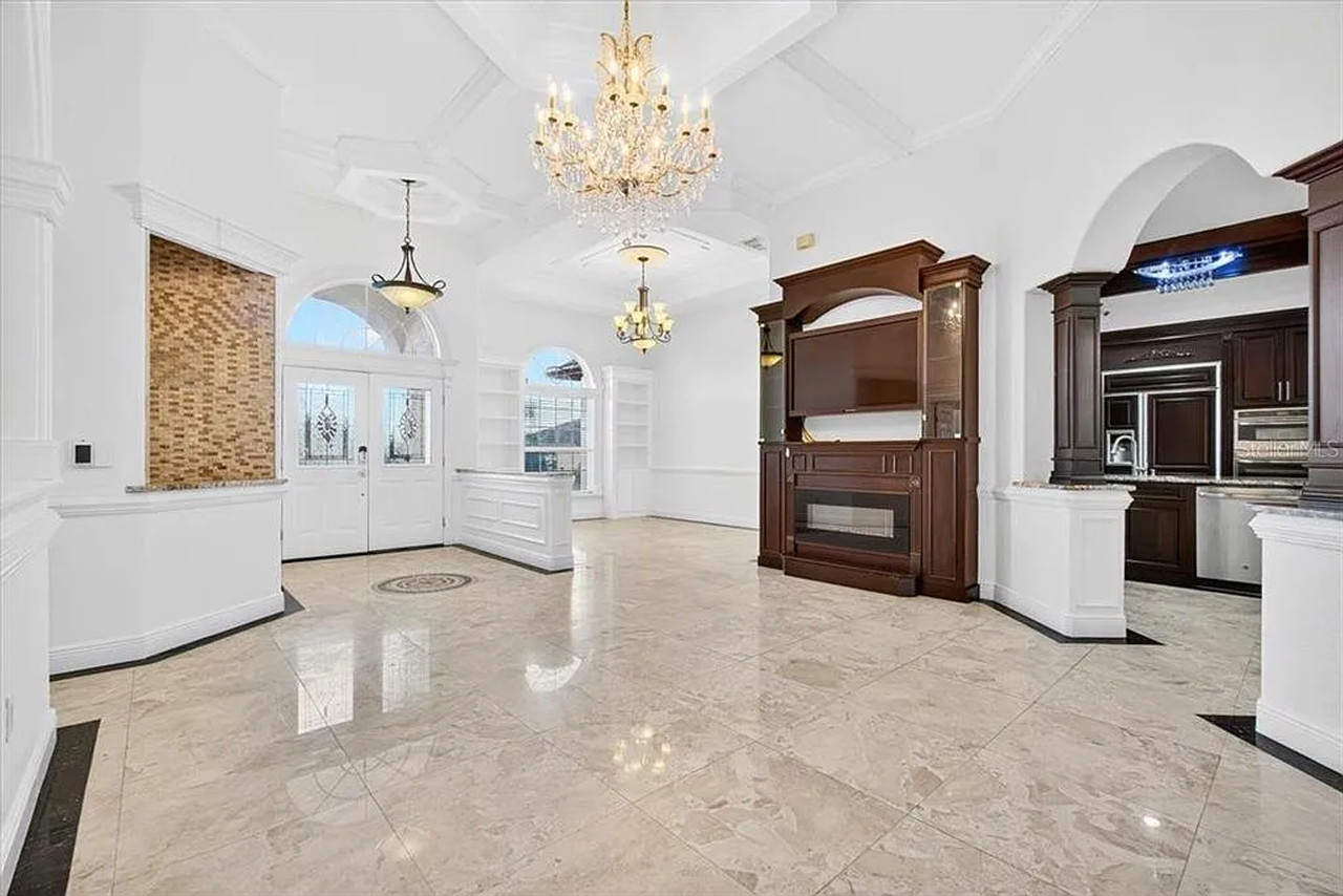 5527 Vintage View Blvd - Photo 3 of 17