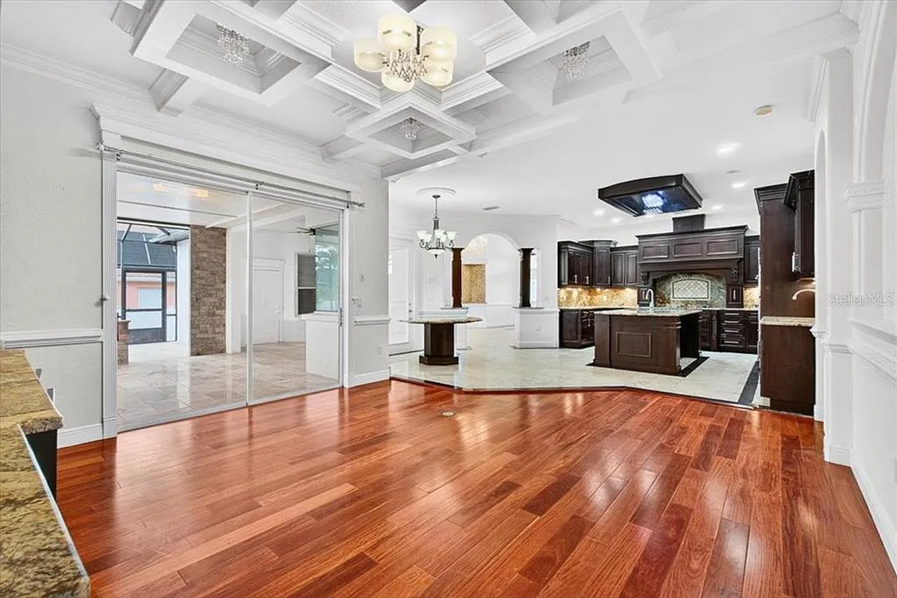 5527 Vintage View Blvd - Photo 4 of 17