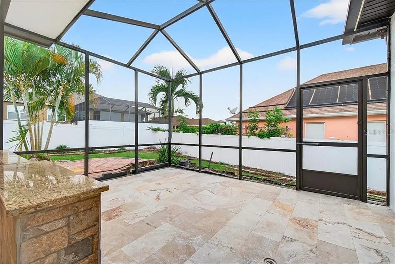 5527 Vintage View Blvd - Photo 5 of 17