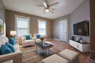 1113 S 30th Ave - Photo 1 of 1