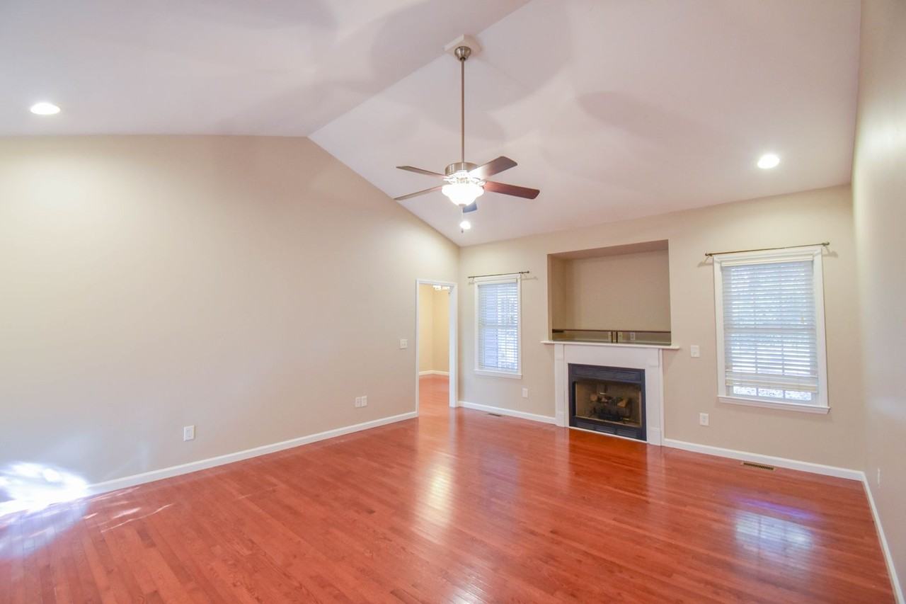 3270 Argyll Drive - Photo 5 of 26