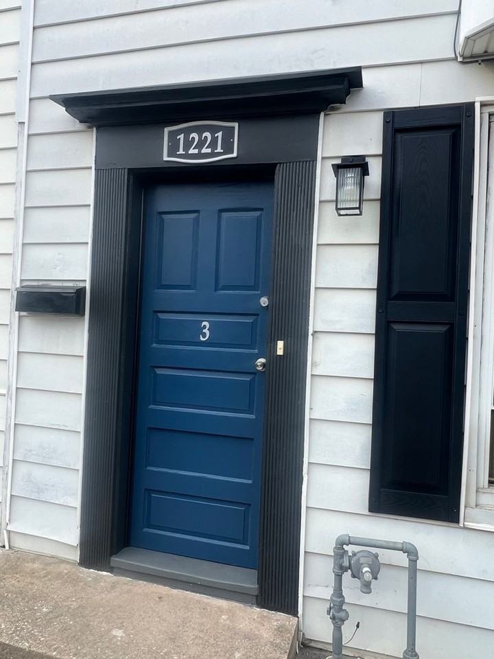 1221 E Philadelphia St - Photo 2 of 21