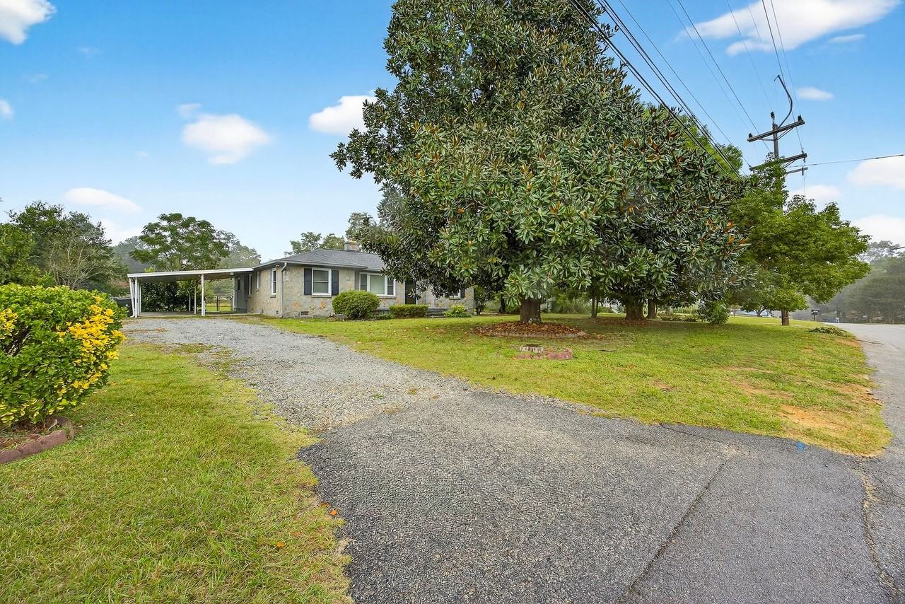 1021 Seminole Dr - Photo 2 of 35