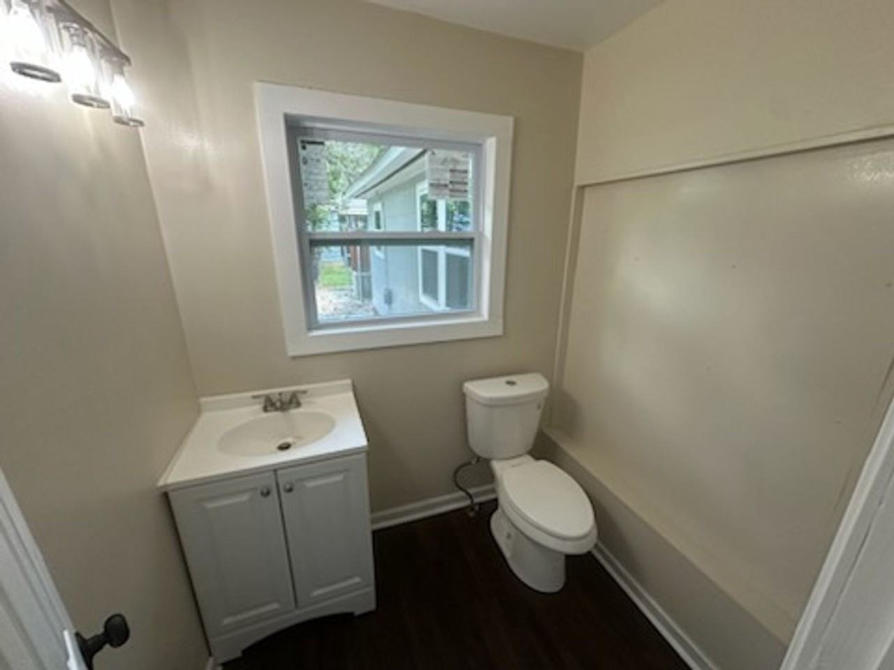 506 Oriole Dr - Photo 4 of 9