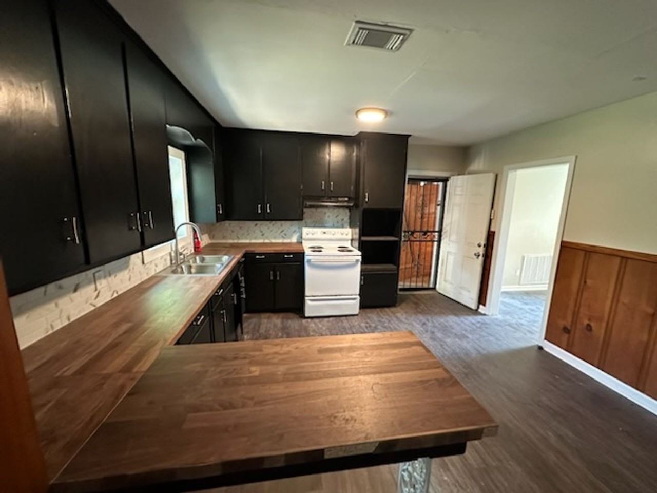 506 Oriole Dr - Photo 2 of 9