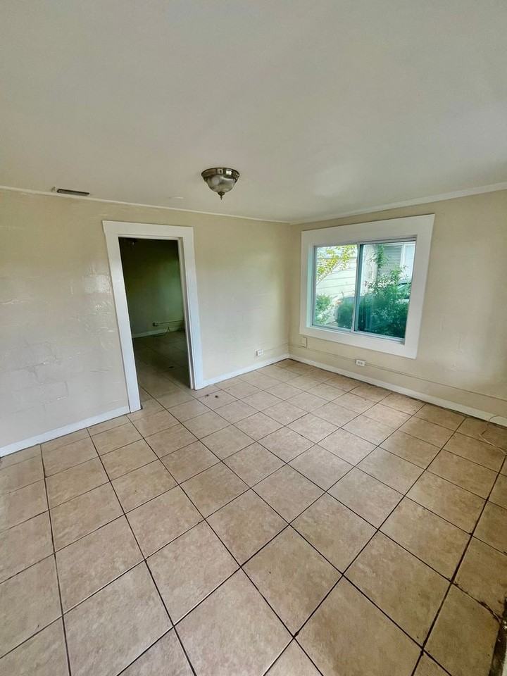 1312 1/2 N New York Ave - Photo 2 of 5