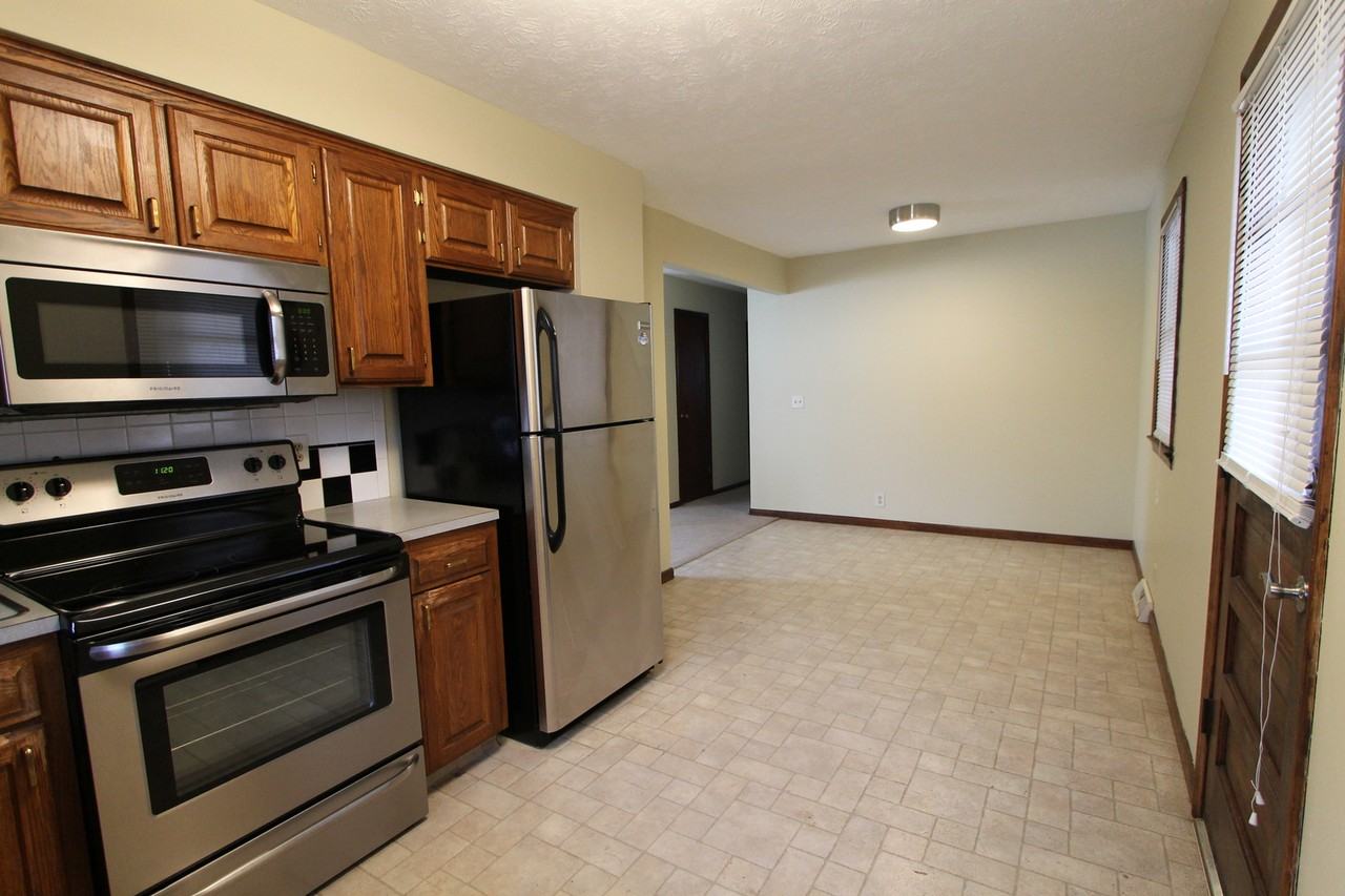 8844 Spaulding Cir - Photo 2 of 16