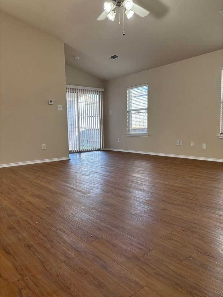 6421 Geneva Ln - Photo 5 of 23