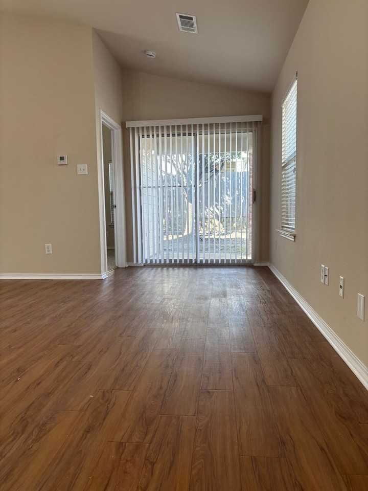 6421 Geneva Ln - Photo 6 of 23