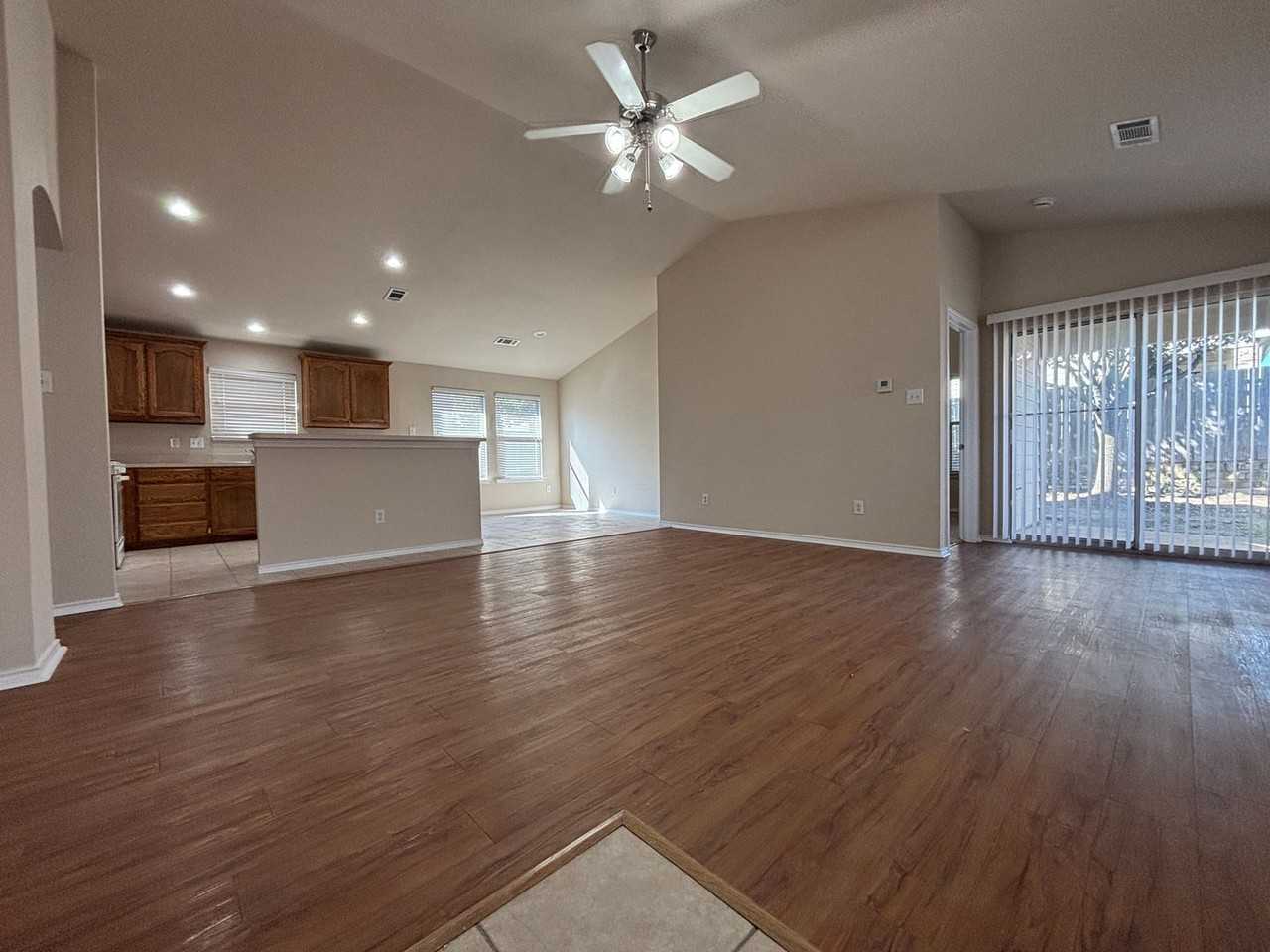 6421 Geneva Ln - Photo 4 of 23