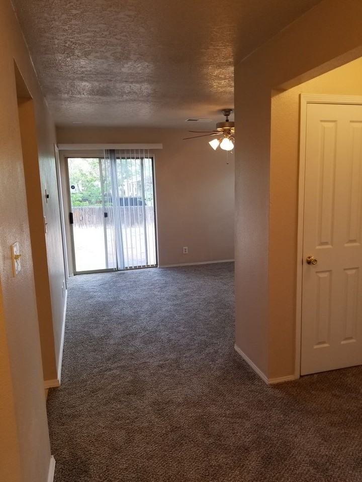 980 Charles Dr Ne - Photo 3 of 13