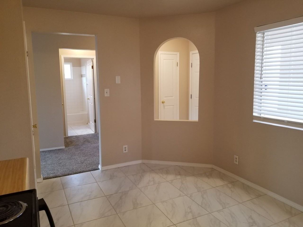 980 Charles Dr Ne - Photo 5 of 13