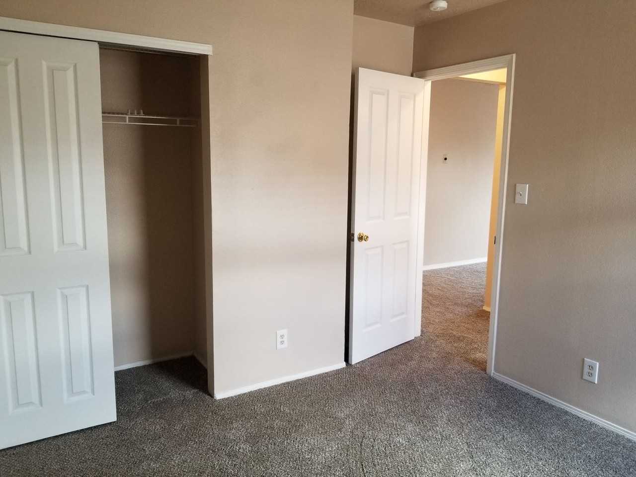 980 Charles Dr Ne - Photo 6 of 13