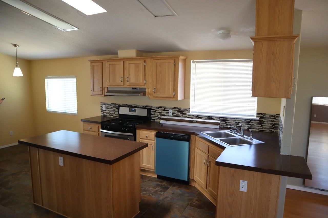 8960 S Keystone Rd - Photo 2 of 50