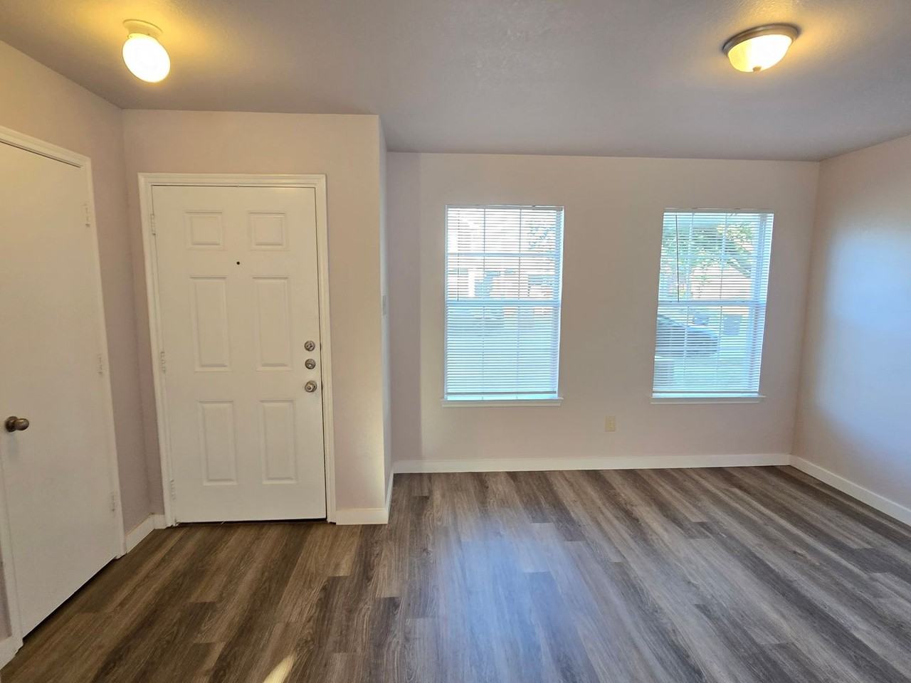 7112 Kickapoo Dr - Photo 2 of 41