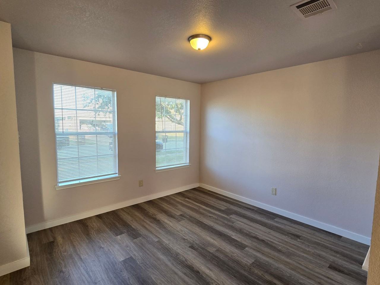 7112 Kickapoo Dr - Photo 3 of 41