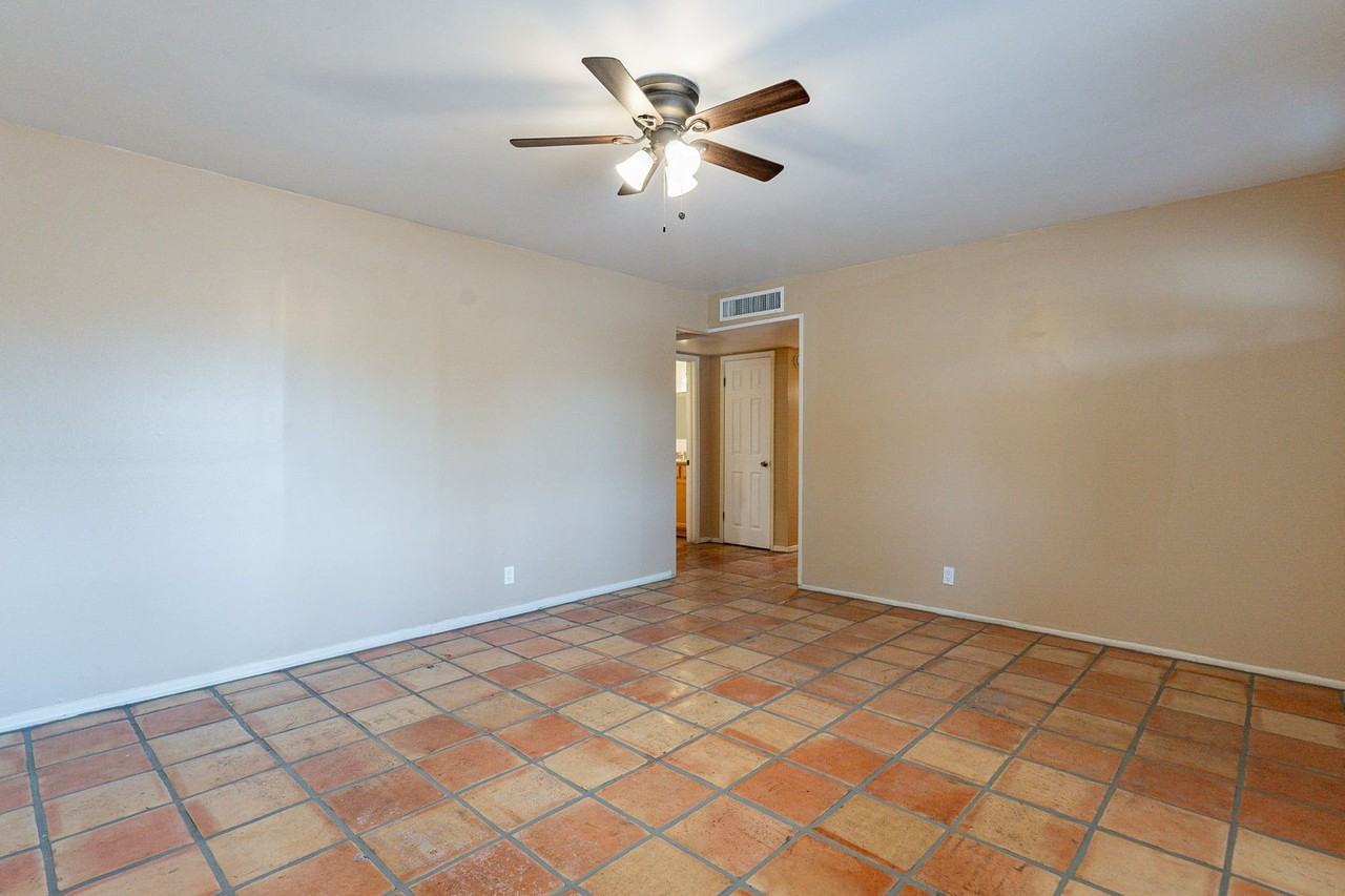 1025 W 12th Pl - Photo 3 of 49