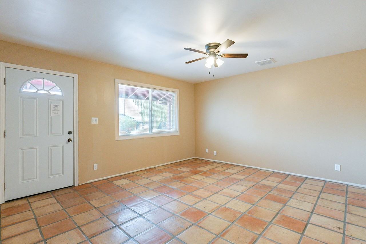 1025 W 12th Pl - Photo 4 of 49