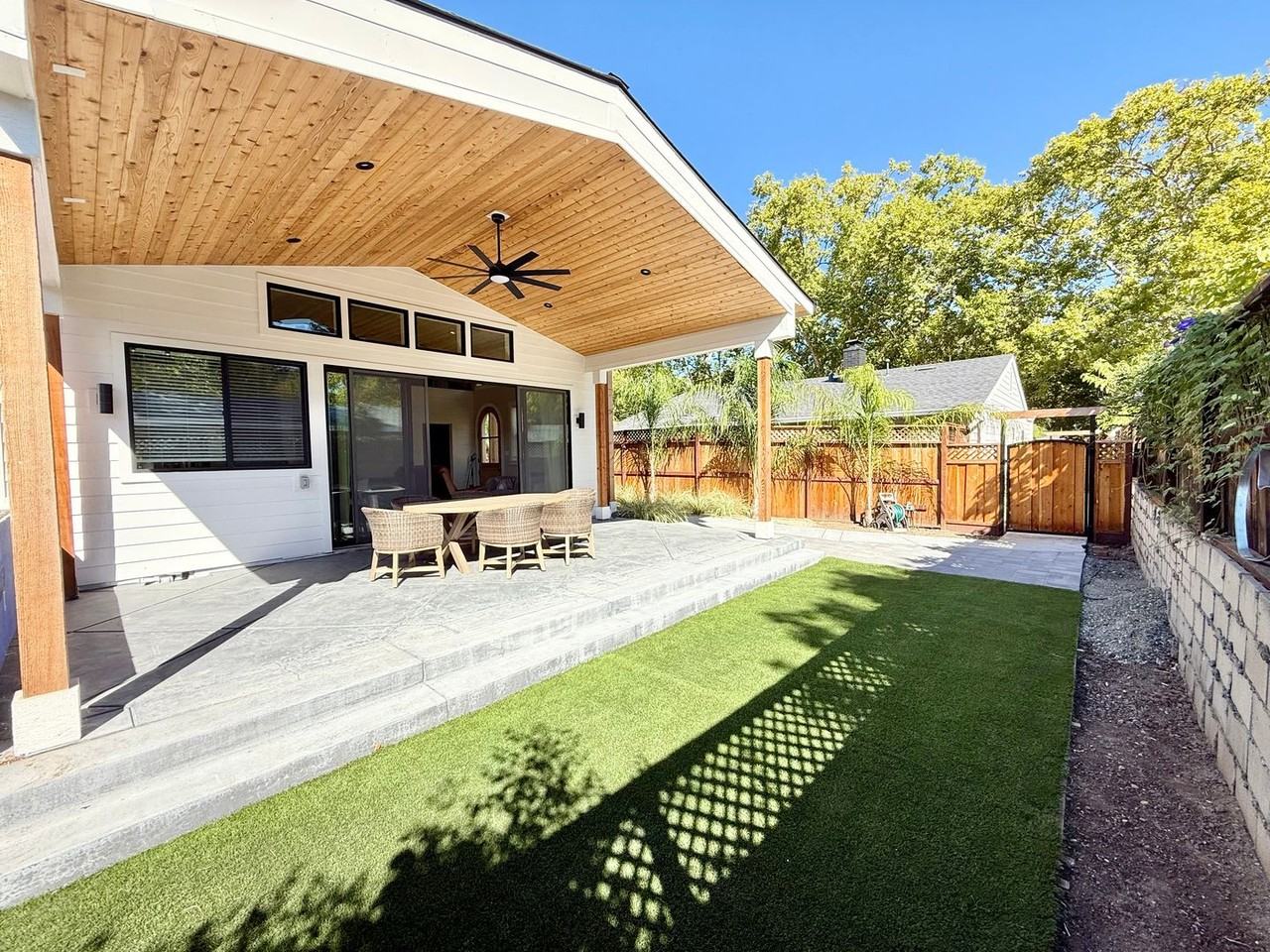 1707 Cedar St - Photo 2 of 35