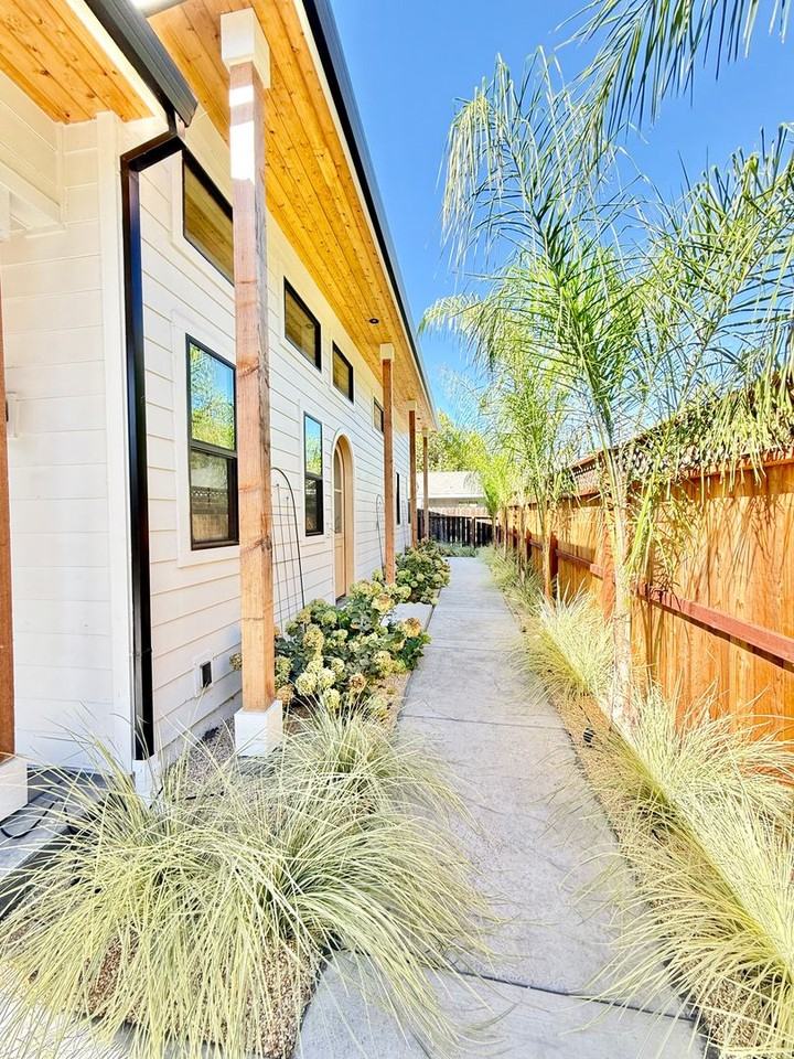 1707 Cedar St - Photo 3 of 35